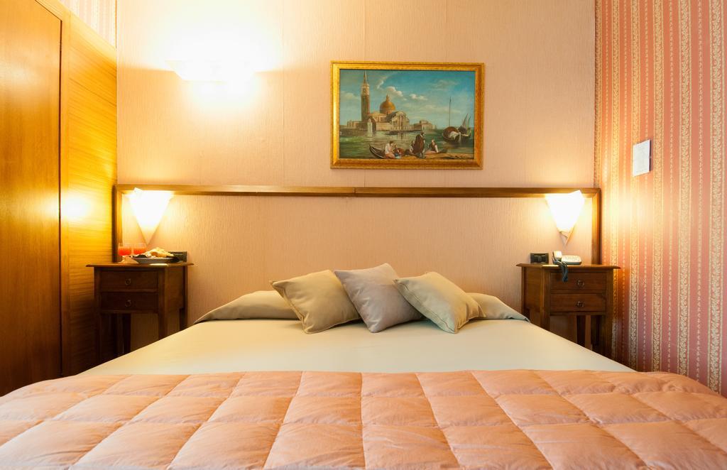 Holiday Rooms Antica Badia ヴォルテッラ 部屋 写真
