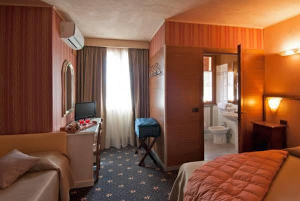 Holiday Rooms Antica Badia ヴォルテッラ エクステリア 写真